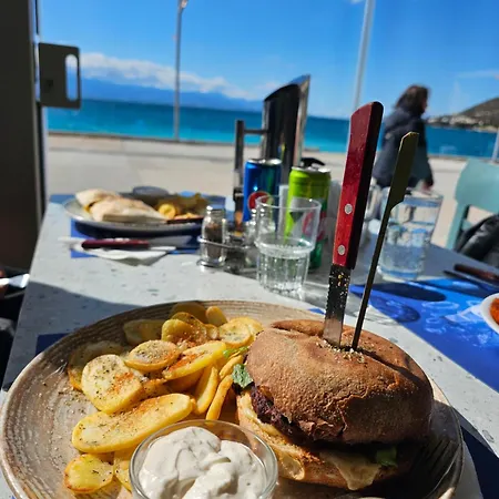 Stela Лоутраки