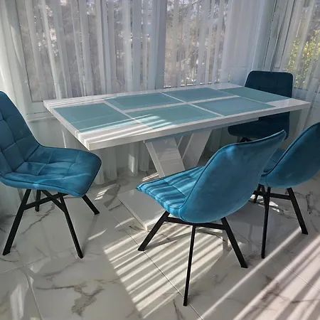 Stela Лоутраки